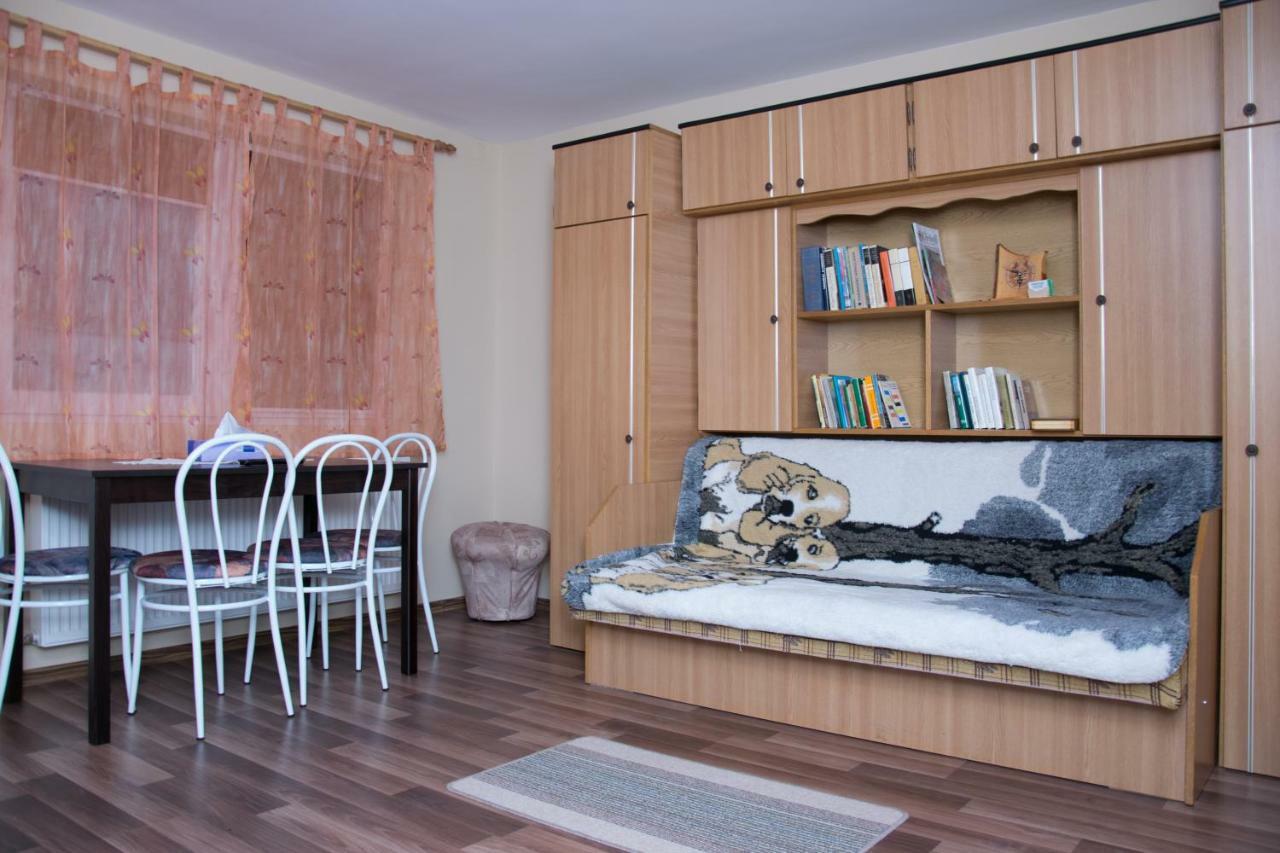 Eszter Vendeghaz Hotel Izvoru Crisului Ngoại thất bức ảnh