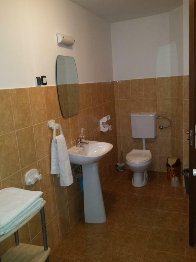 Eszter Vendeghaz Hotel Izvoru Crisului Ngoại thất bức ảnh
