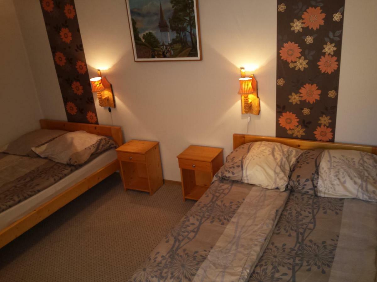 Eszter Vendeghaz Hotel Izvoru Crisului Ngoại thất bức ảnh