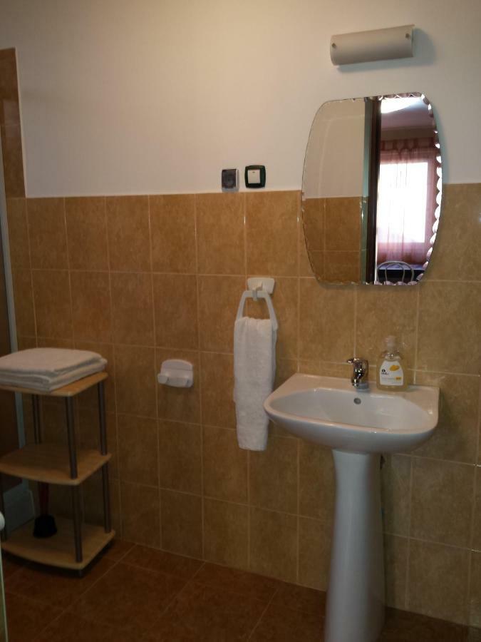 Eszter Vendeghaz Hotel Izvoru Crisului Ngoại thất bức ảnh
